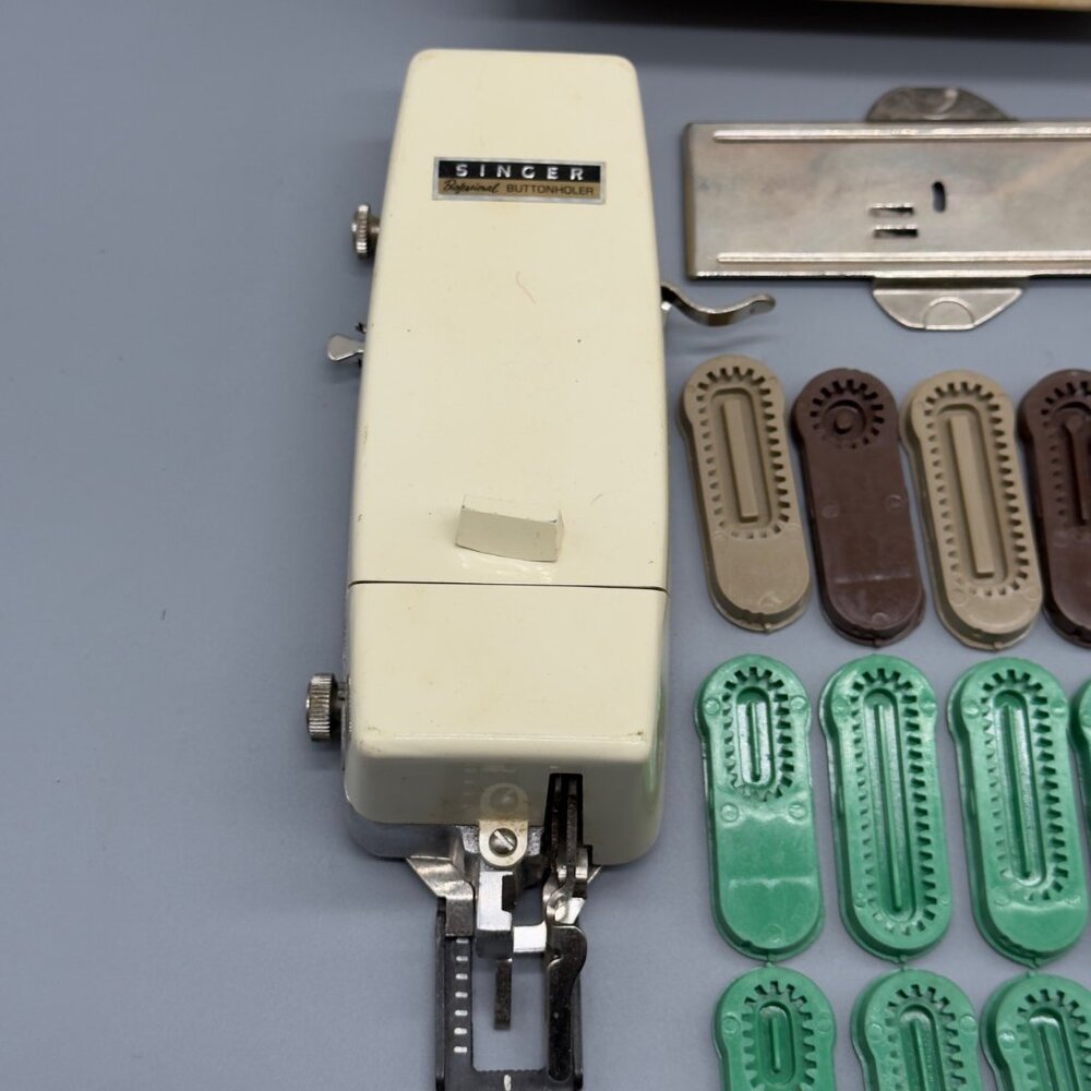 Singer Vintage Professional Buttonholer SIMS 4642 38116 Extra Attachments - Picture 5 of 16